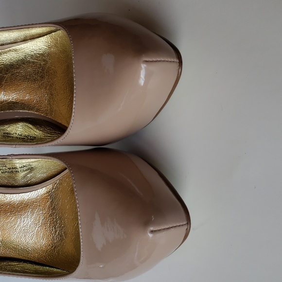 💥Steve Madden slingbacks in slick vinyl cream size 7.5 NWOT💥 - Picture 7 of 10